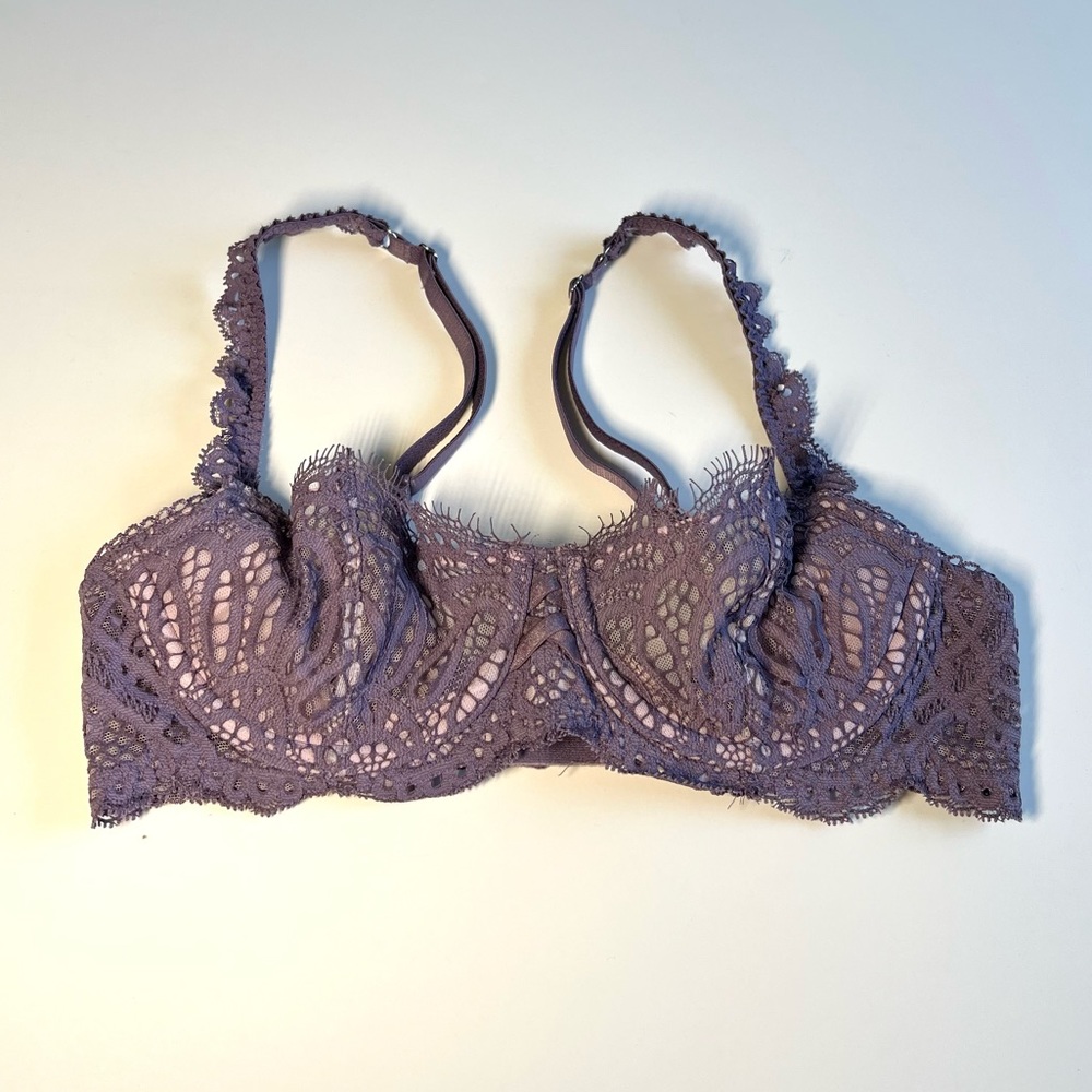 VICTORIA’S SECRET | Purple/Lilac unlined sexy lace bra | Size 32B | EUC